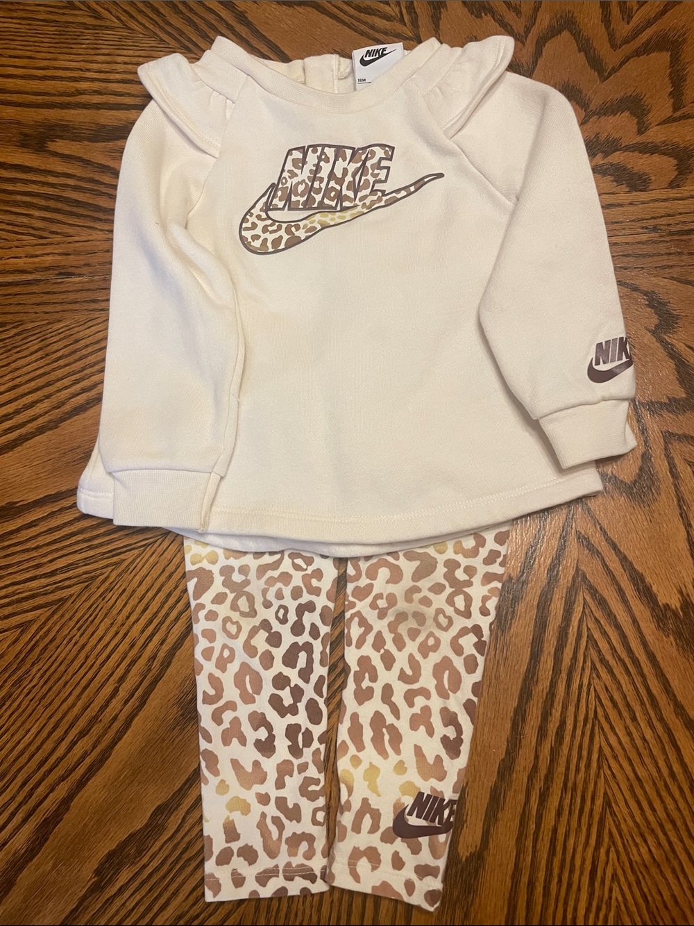 Infant Girl’s Nike Leopard Print 2 Piece Set Size 18 Months